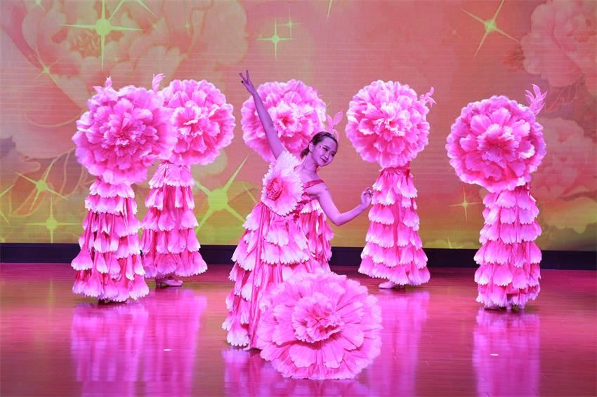 米兰网站_米兰（中国）2019年度工作动员大会---舞蹈《花开树恩》